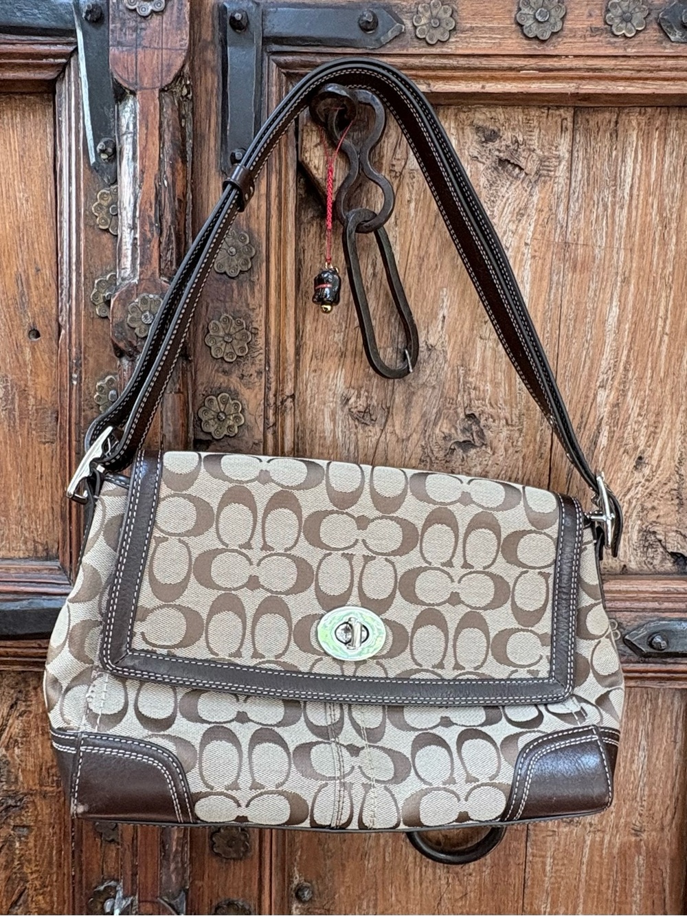 Vintage Coach Hamptons Signature Canvas
Turnlock Flap Shoulder Bag F13972